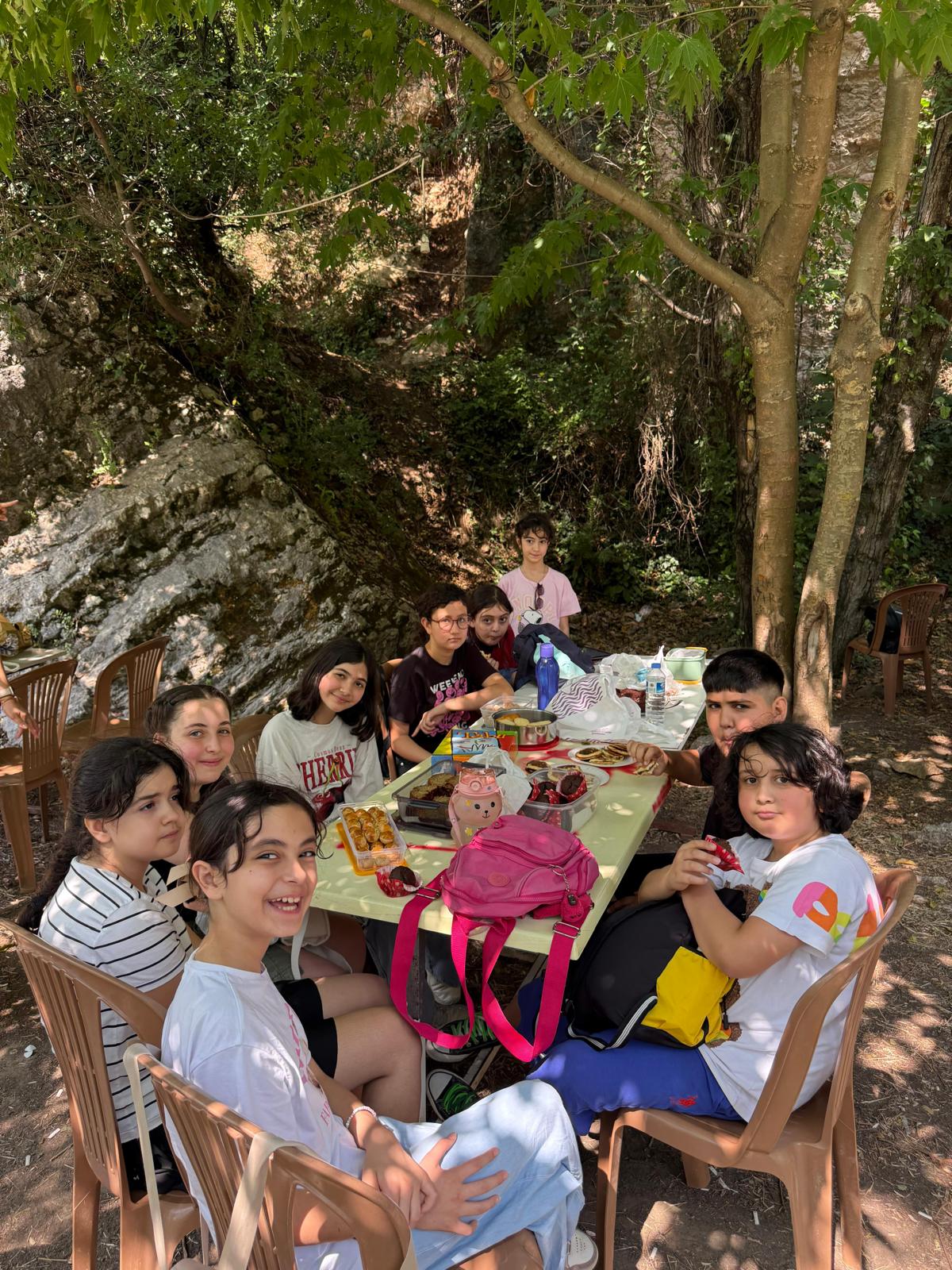 Ekin Koleji ortaokul öğrencileri, yıl sonu stresini atmak için Vadi Restoran'a pikniğe gitti