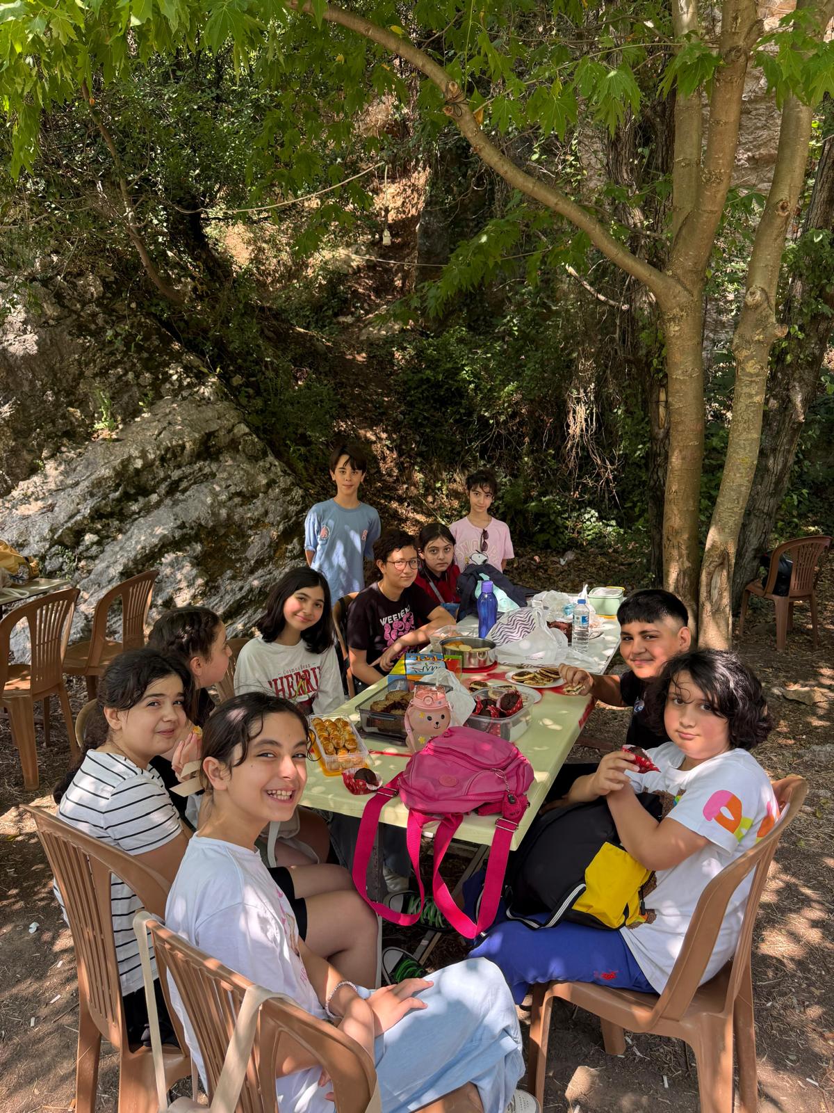 Ekin Koleji ortaokul öğrencileri, yıl sonu stresini atmak için Vadi Restoran'a pikniğe gitti