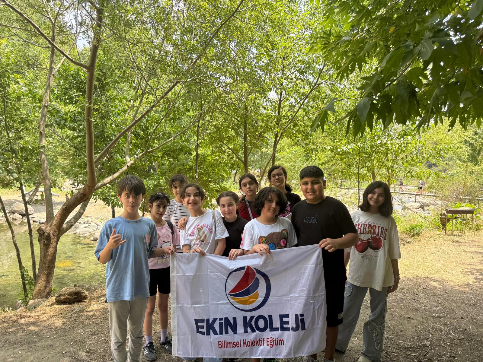 Ekin Koleji ortaokul öğrencileri, yıl sonu stresini atmak için Vadi Restoran'a pikniğe gitti
