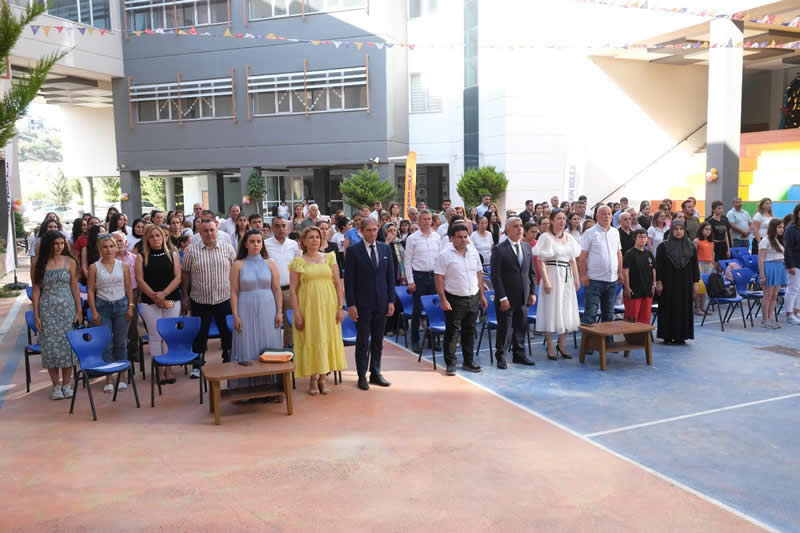 Öğrencilerimize yeni başlayacakları hayat yolculuğunda başarılar dileriz.