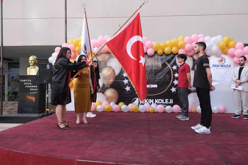 Öğrencilerimize yeni başlayacakları hayat yolculuğunda başarılar dileriz.