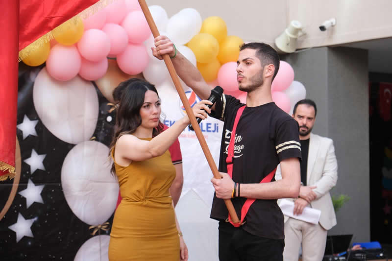 Öğrencilerimize yeni başlayacakları hayat yolculuğunda başarılar dileriz.