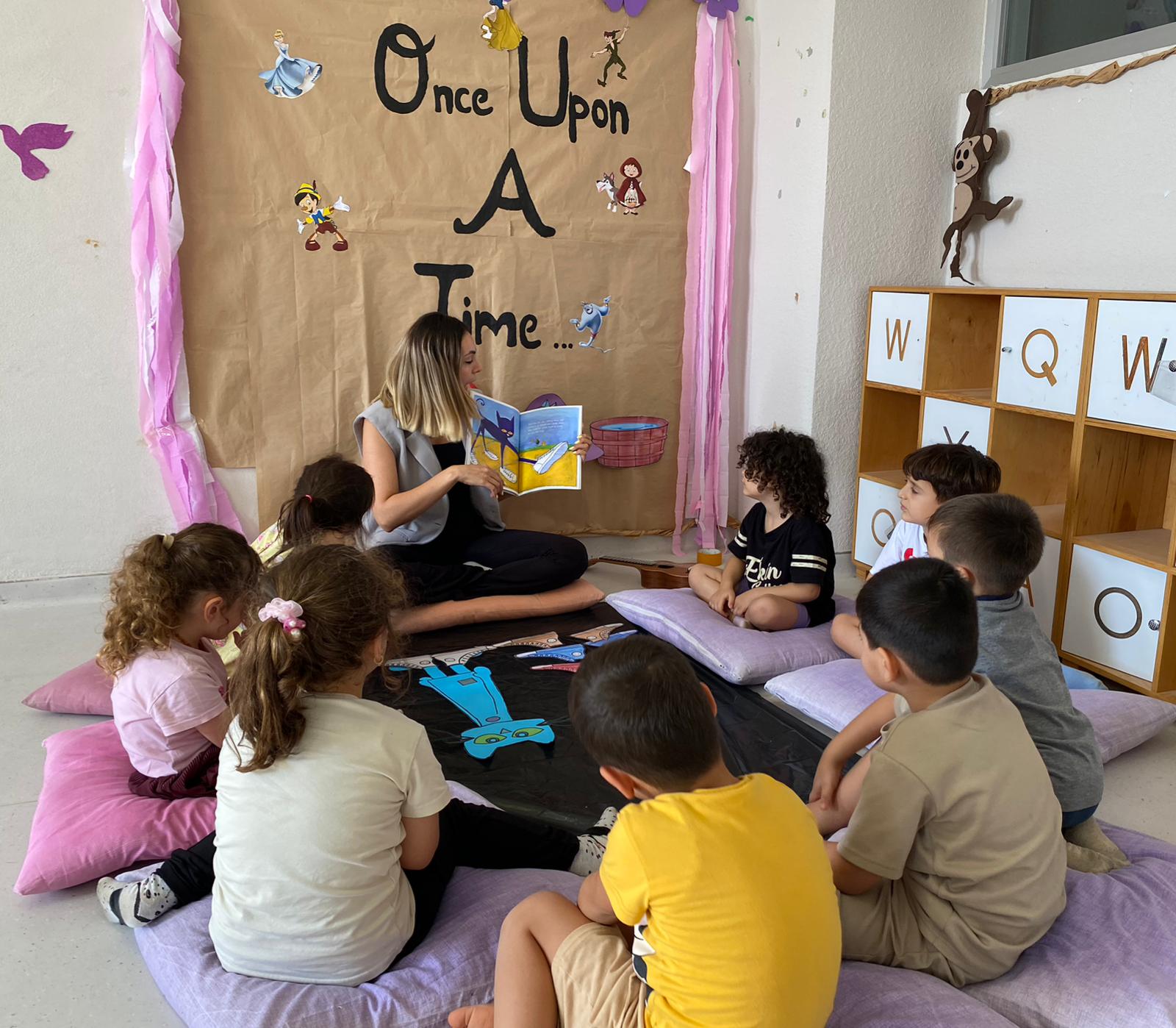 Bugün Pete the Cat kitabını okuduk!