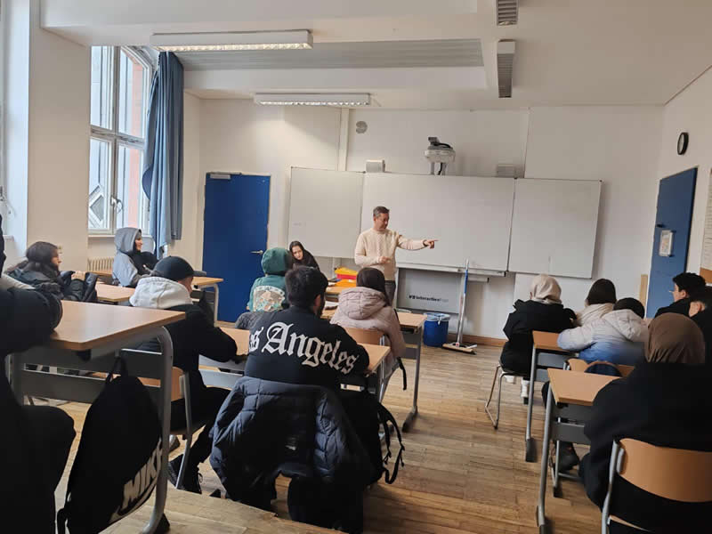 R. Veseli Schule’yi ziyaret ettik